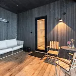 Lomamökit A Unique Lakeside Rovaniemi