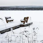 Lomamökit A Unique Lakeside Rovaniemi