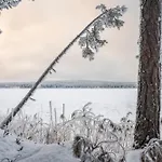 A Unique Lakeside Lomamökit Rovaniemi