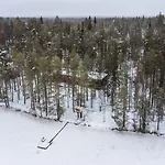 A Unique Lakeside Lomamökit