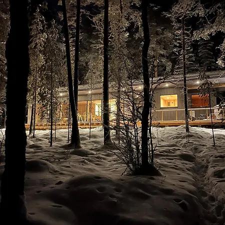 A Unique Lakeside Alpehytte *