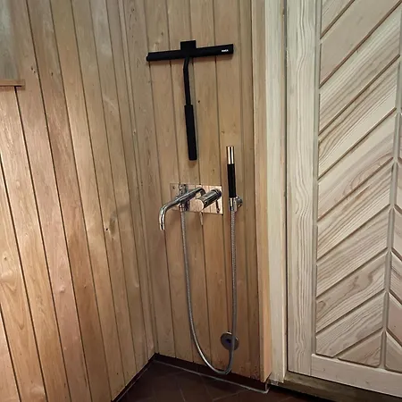 A Unique Lakeside Alpehytte *