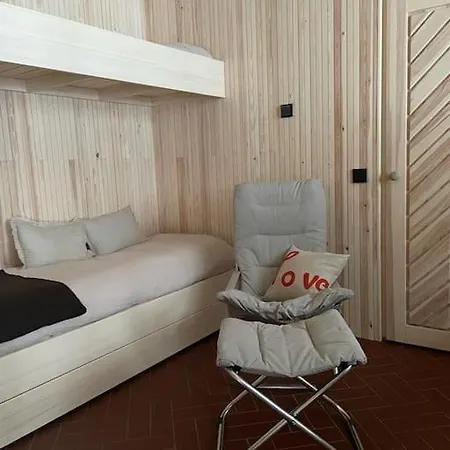 A Unique Lakeside Alpesi faház *