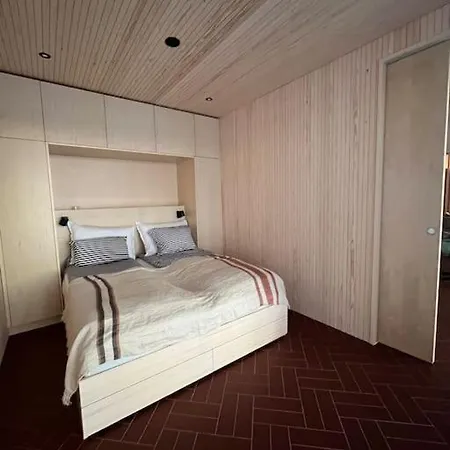 Alpesi faház A Unique Lakeside