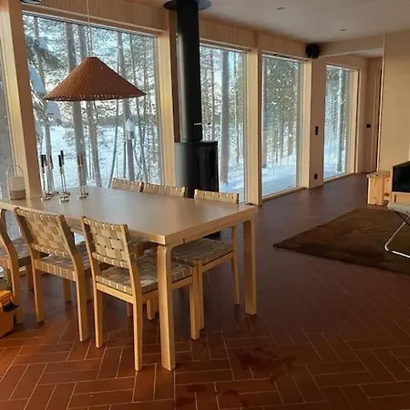 A Unique Lakeside Alpesi faház