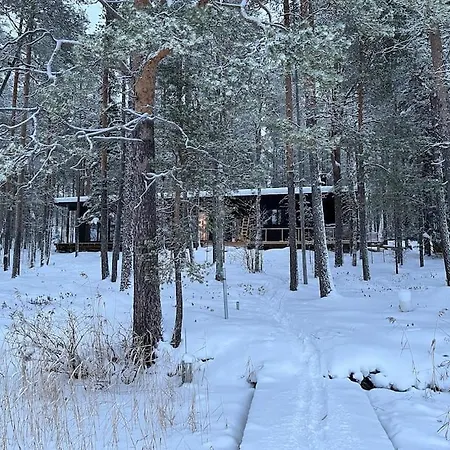 A Unique Lakeside Alpehytte