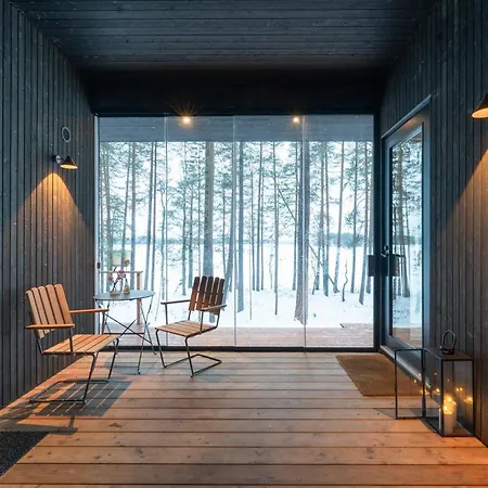 A Unique Lakeside *