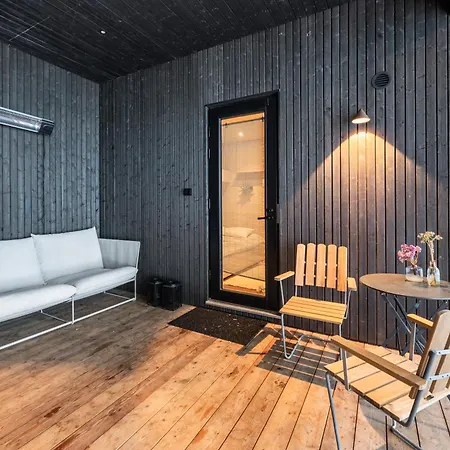 Alpesi faház A Unique Lakeside Rovaniemi