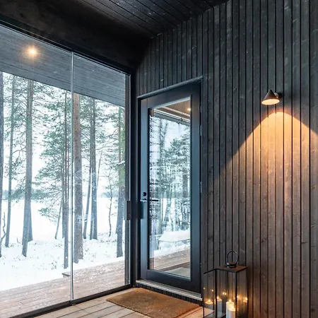 A Unique Lakeside Alpehytte *