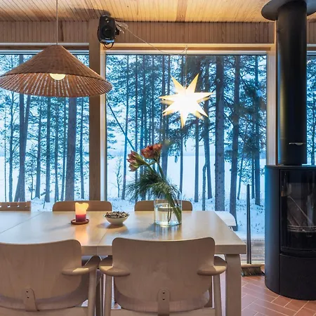 A Unique Lakeside Chalet Rovaniemi