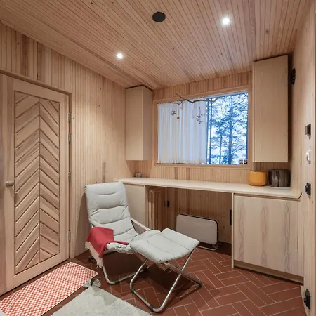 A Unique Lakeside Chalet Rovaniemi