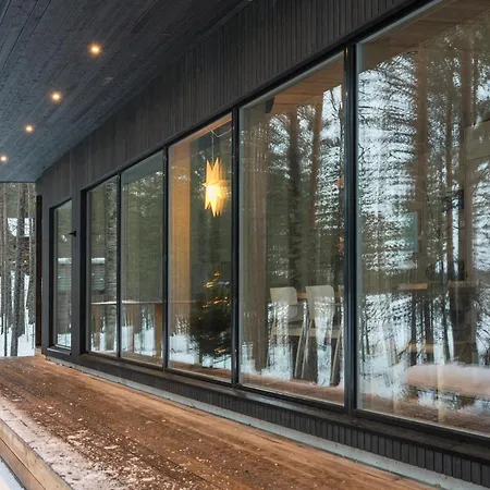 A Unique Lakeside Alpehytte