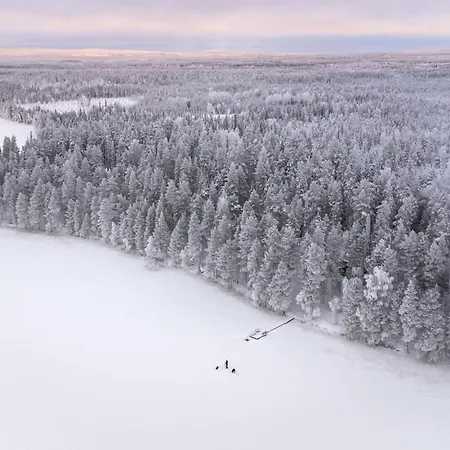 A Unique Lakeside Alpesi faház